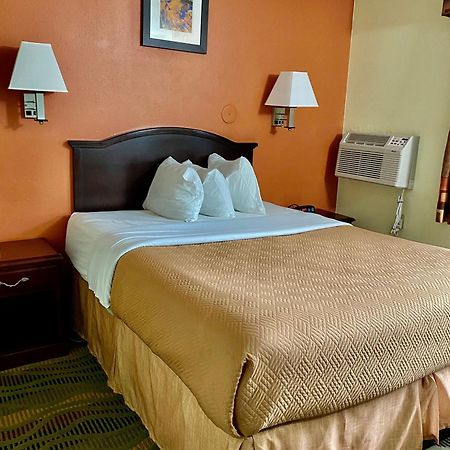 Travelodge By Wyndham La Porte/Michigan City Area Buitenkant foto