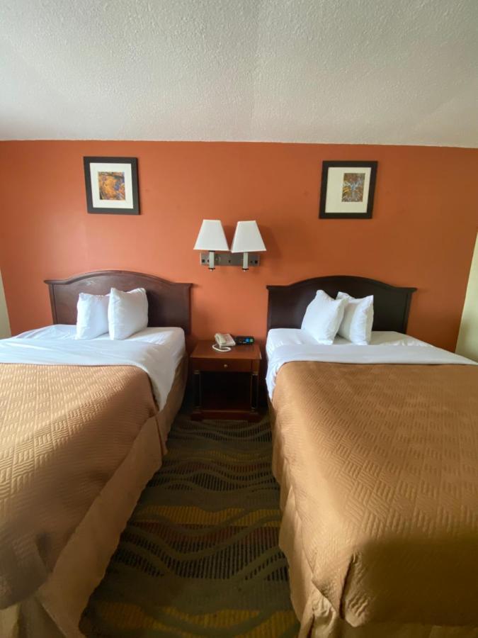 Travelodge By Wyndham La Porte/Michigan City Area Buitenkant foto