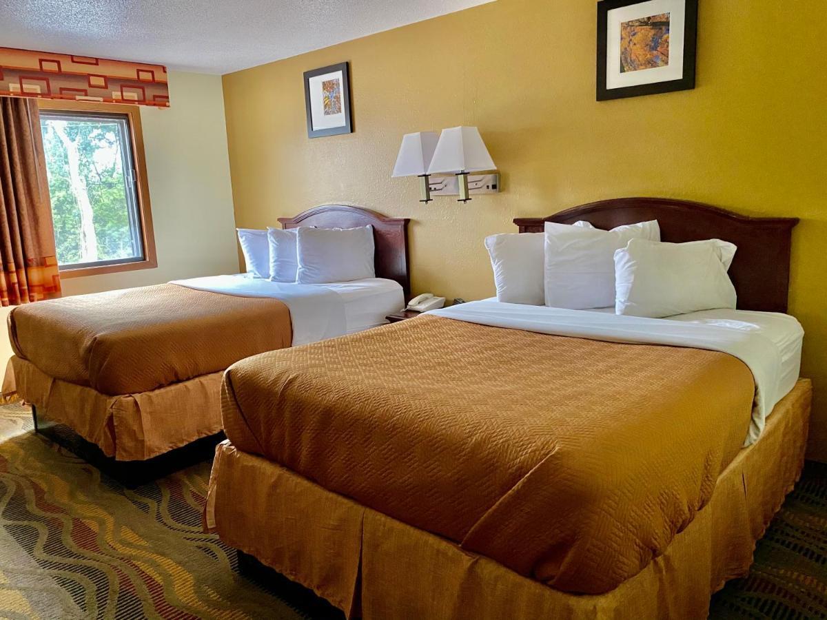 Travelodge By Wyndham La Porte/Michigan City Area Buitenkant foto