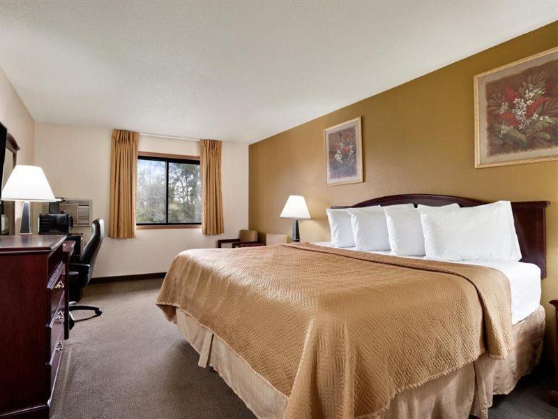 Travelodge By Wyndham La Porte/Michigan City Area Buitenkant foto