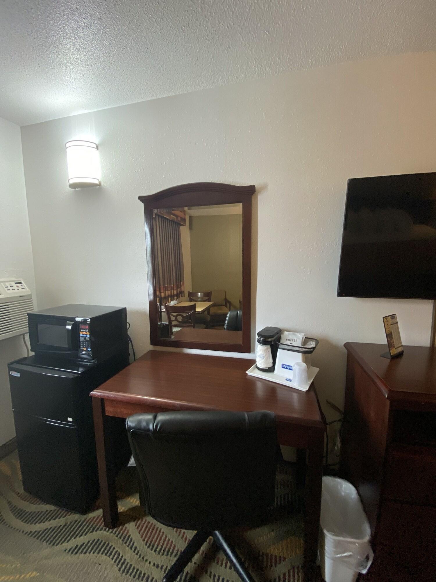 Travelodge By Wyndham La Porte/Michigan City Area Buitenkant foto