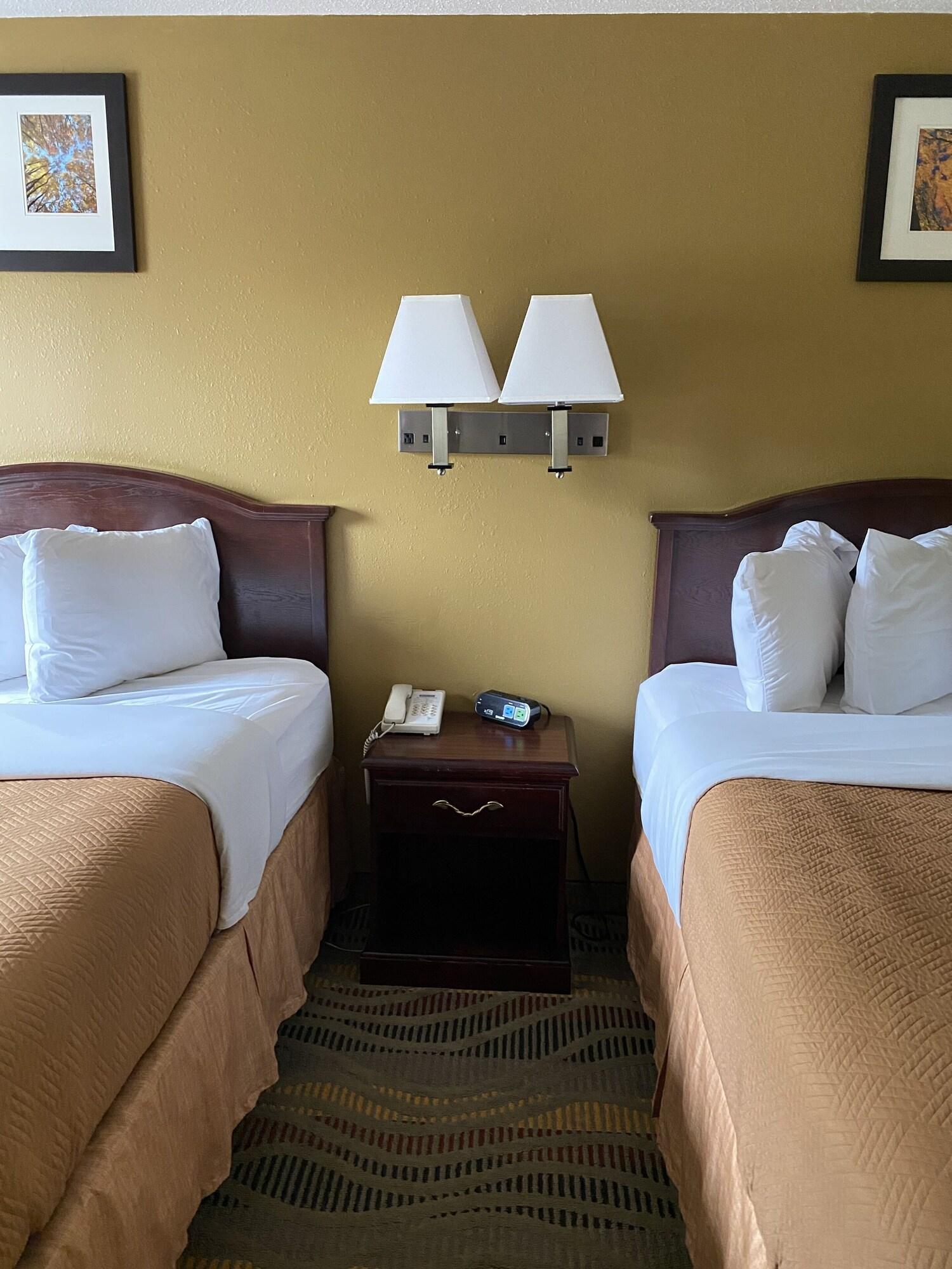 Travelodge By Wyndham La Porte/Michigan City Area Buitenkant foto