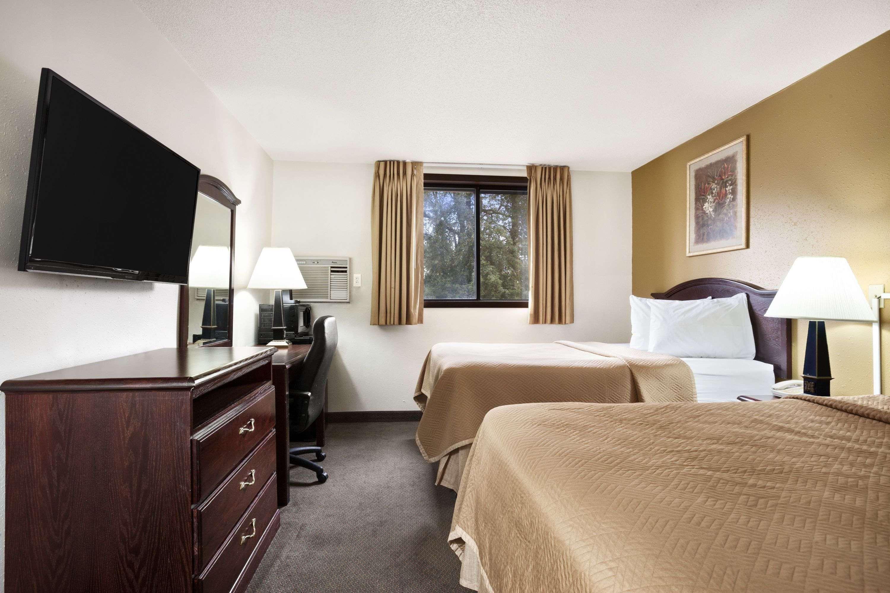 Travelodge By Wyndham La Porte/Michigan City Area Buitenkant foto