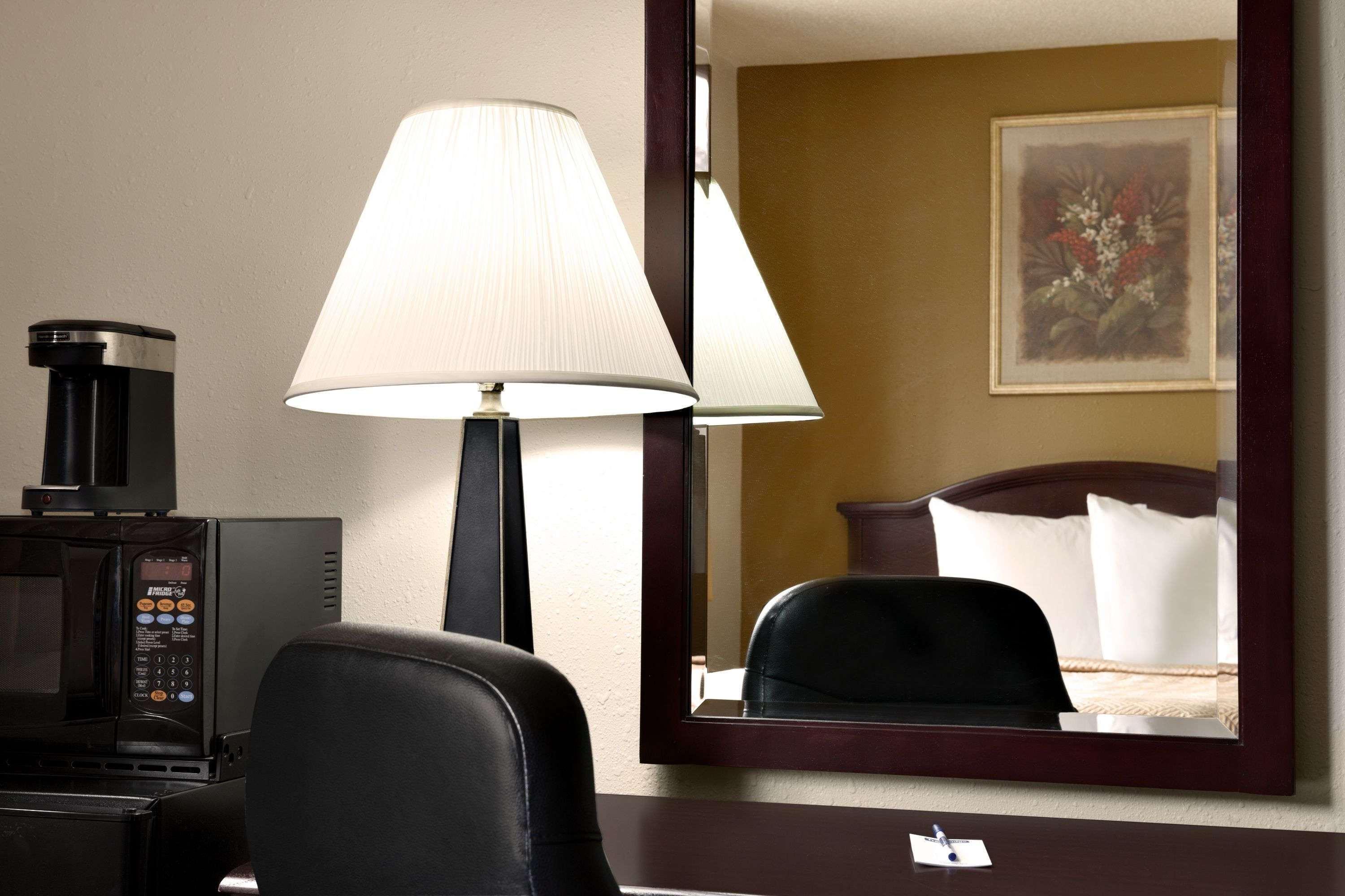 Travelodge By Wyndham La Porte/Michigan City Area Buitenkant foto