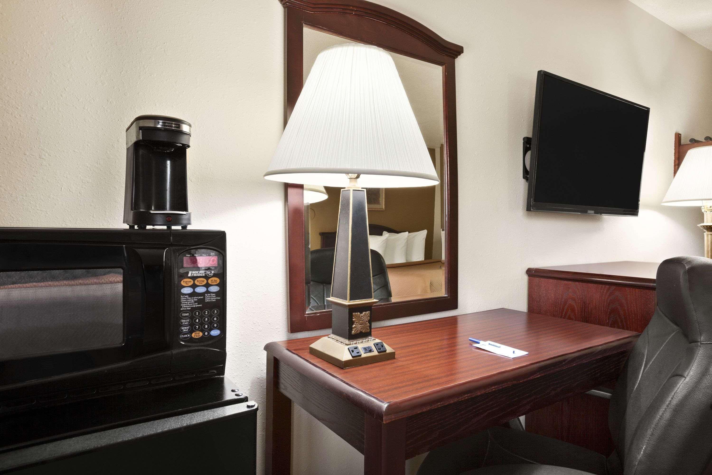 Travelodge By Wyndham La Porte/Michigan City Area Buitenkant foto