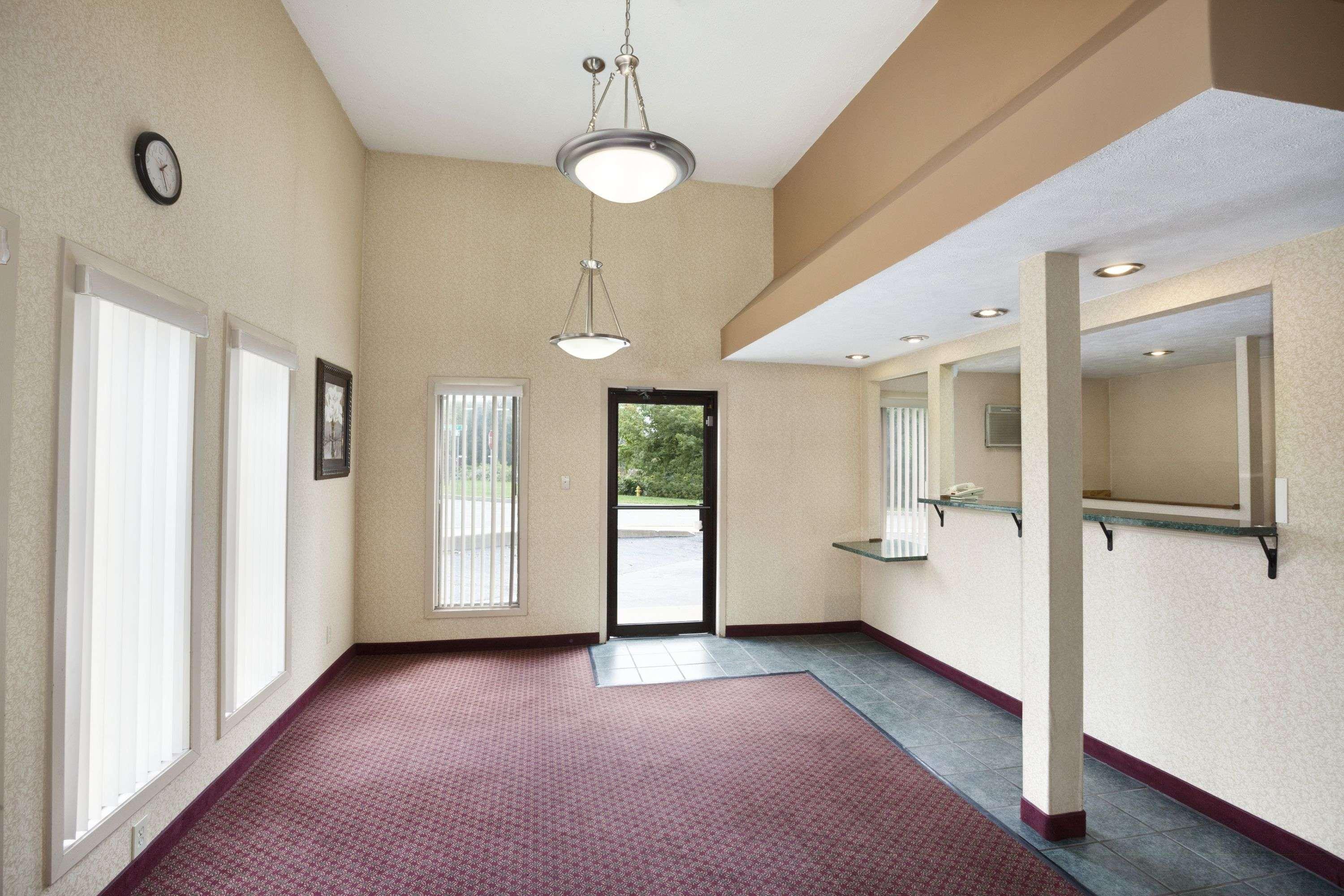 Travelodge By Wyndham La Porte/Michigan City Area Buitenkant foto